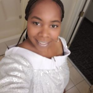 Meet your Posher, Litia